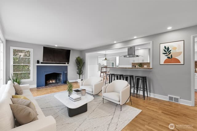 Property photo for 3712 37th Avenue SW, Seattle photo 4