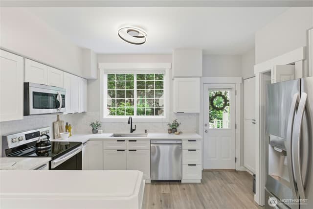 Property photo for 23120 SE Black Nugget Road #L4, Issaquah photo 3