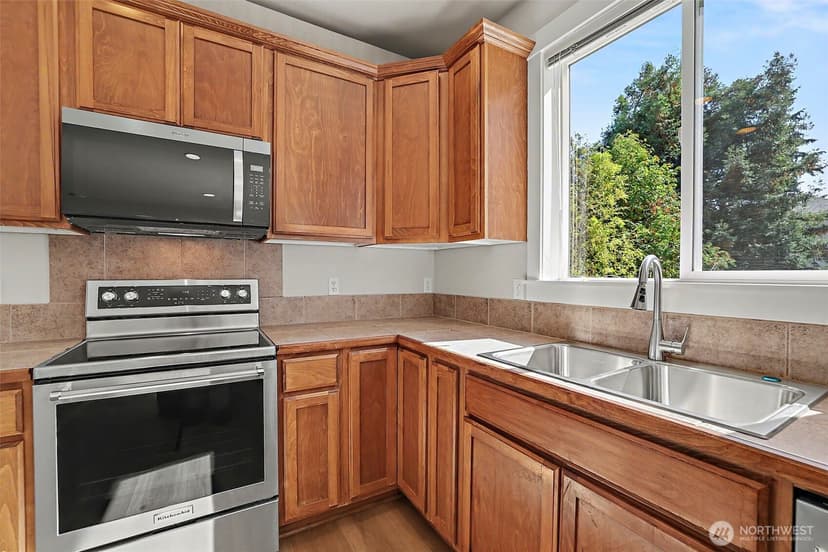 Property photo for 2021 NE 25th Place, Renton photo 13