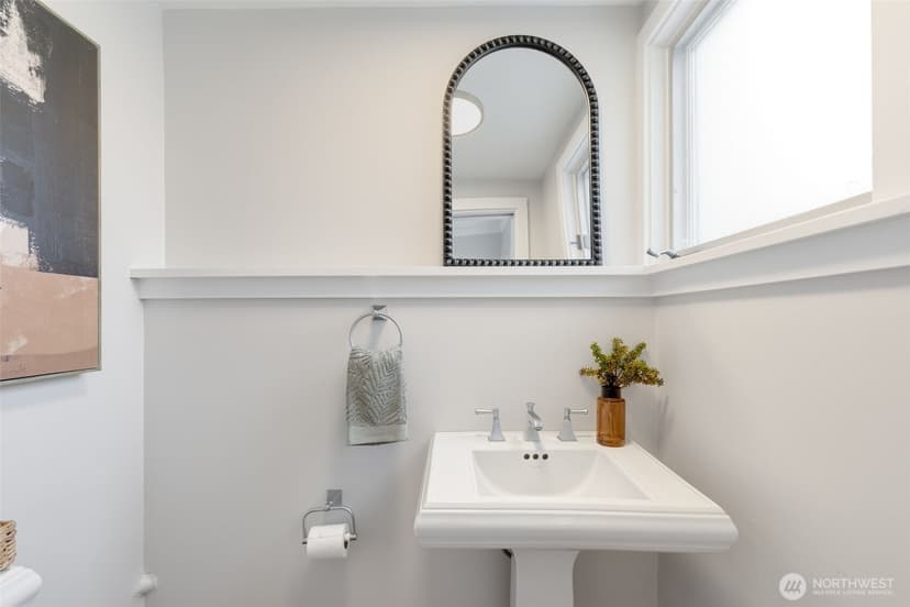 Property photo for 1557 Thorndyke Avenue W, Seattle photo 17