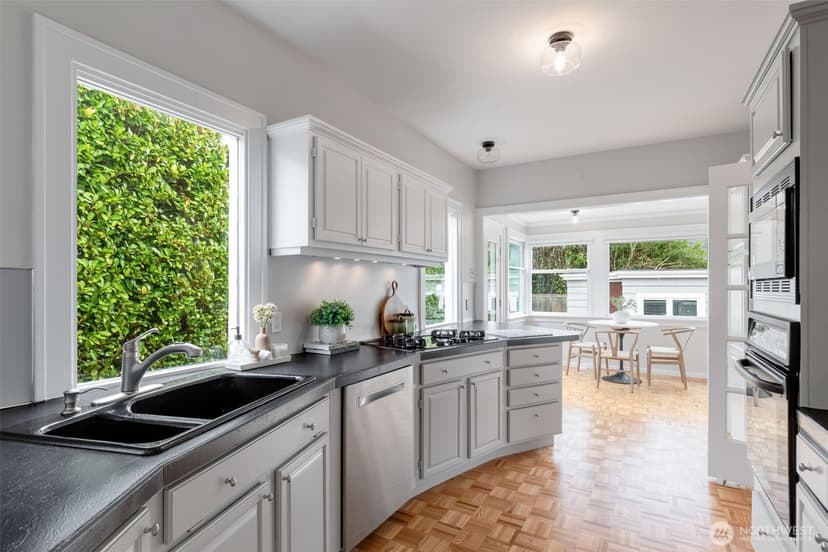 Property photo for 1557 Thorndyke Avenue W, Seattle photo 15