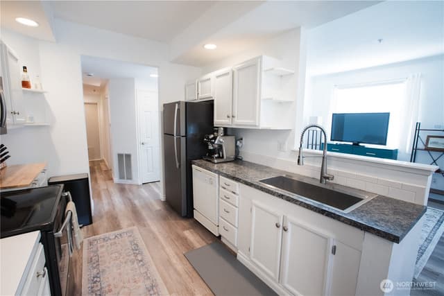 Property photo for 4714 Mill Pond Drive SE #401, Auburn photo 5