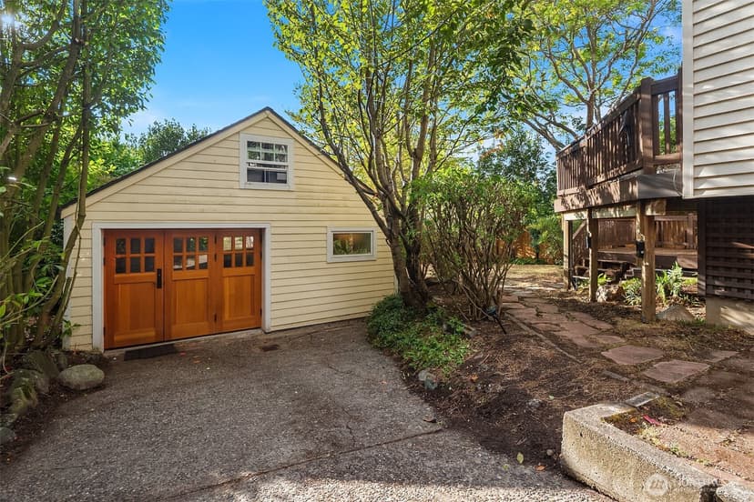 Property photo for 6827 28th Avenue NE, Seattle photo 30