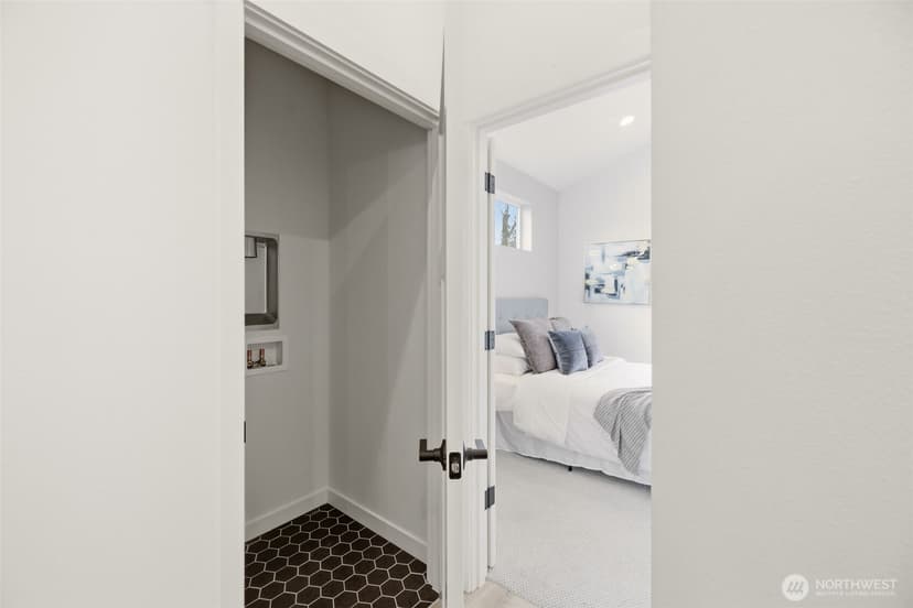 Property photo for 2018 Oakes Avenue #C, Everett photo 13