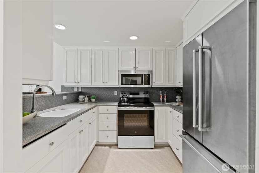 Property photo for 177 107th Avenue NE #718, Bellevue photo 6