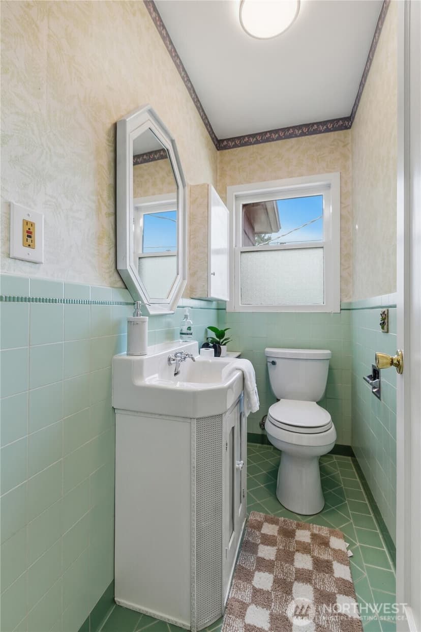 Property photo for 843 NE 81st Street, Seattle photo 12