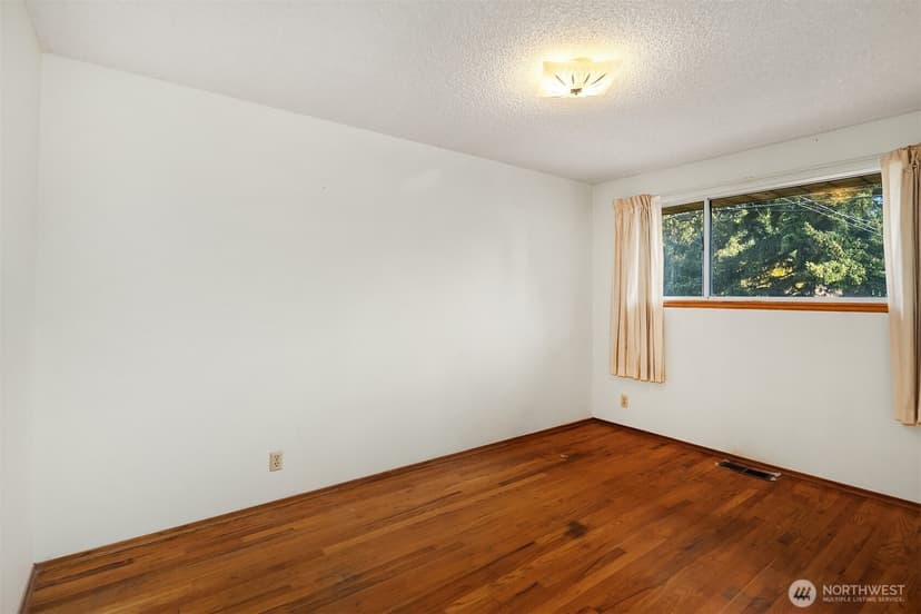 Property photo for 8619 Maple Lane, Edmonds photo 16