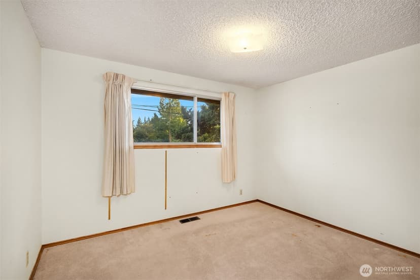 Property photo for 8619 Maple Lane, Edmonds photo 17