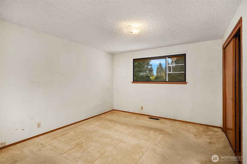 Property photo for 8619 Maple Lane, Edmonds photo 14