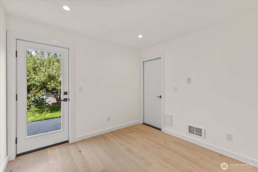 Property photo for 228 SW 183rd Street, Normandy Park photo 12