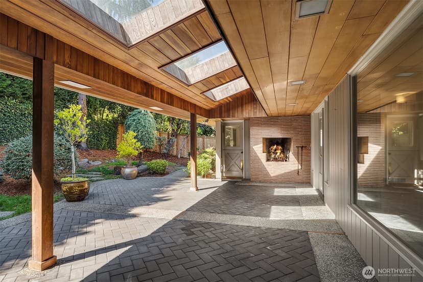 Property photo for 1425 Broadmoor Drive E, Seattle photo 3