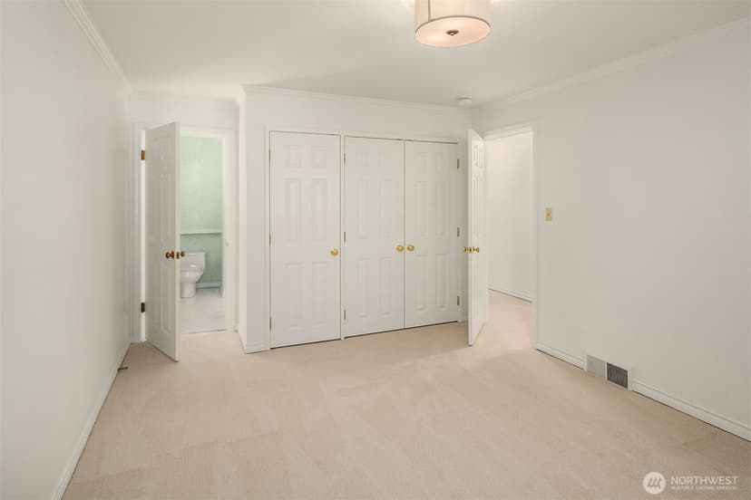 Property photo for 1425 Broadmoor Drive E, Seattle photo 17