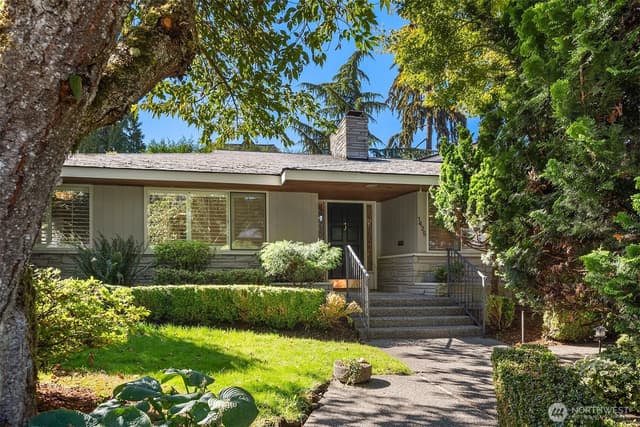 Property photo for 1425 Broadmoor Drive E, Seattle