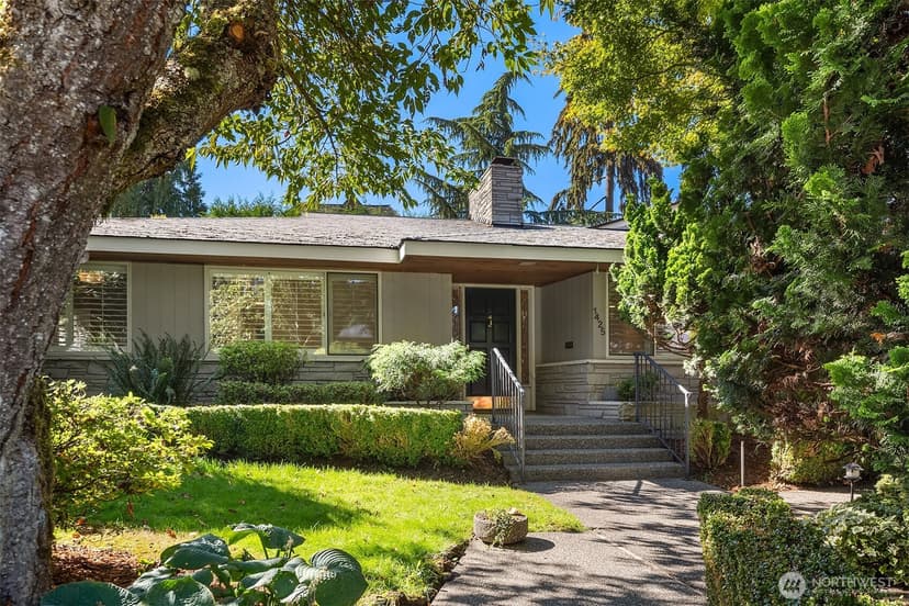 Property photo for 1425 Broadmoor Drive E, Seattle