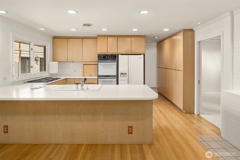 Property photo for 1425 Broadmoor Drive E, Seattle photo 6