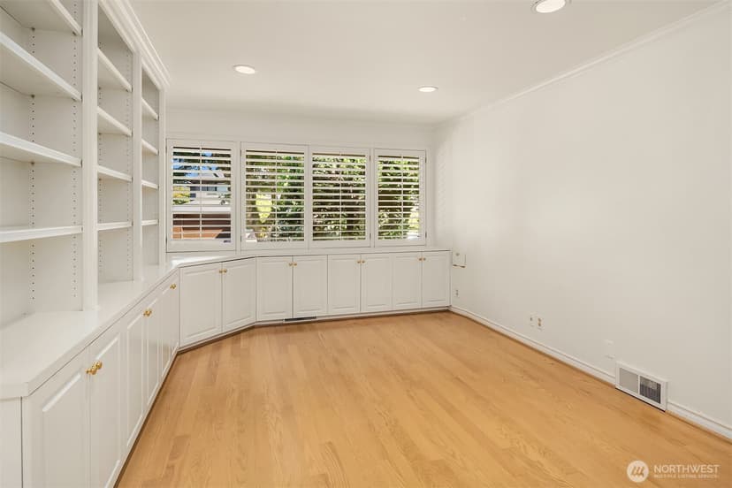 Property photo for 1425 Broadmoor Drive E, Seattle photo 11