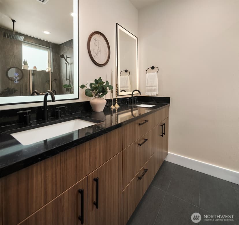 Property photo for 908 15th Avenue #B, Seattle photo 9