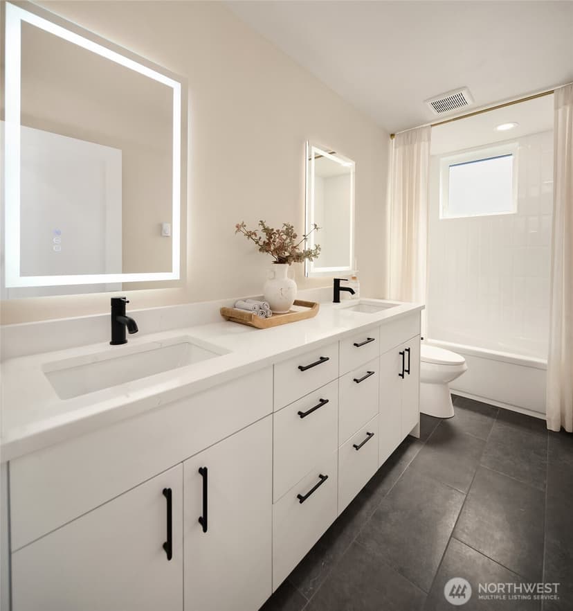 Property photo for 908 15th Avenue #B, Seattle photo 13