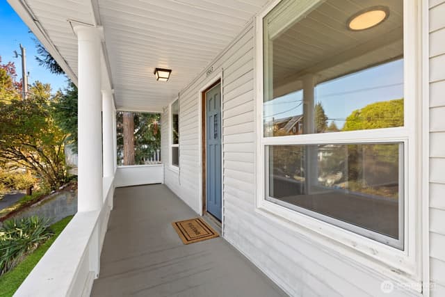 Property photo for 5563 Kenwood Place N, Seattle photo 3