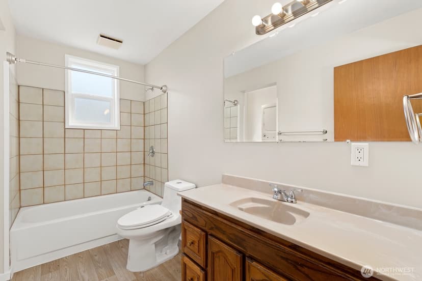 Property photo for 5563 Kenwood Place N, Seattle photo 24