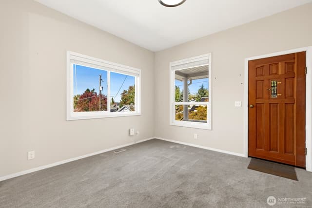 Property photo for 5563 Kenwood Place N, Seattle photo 4