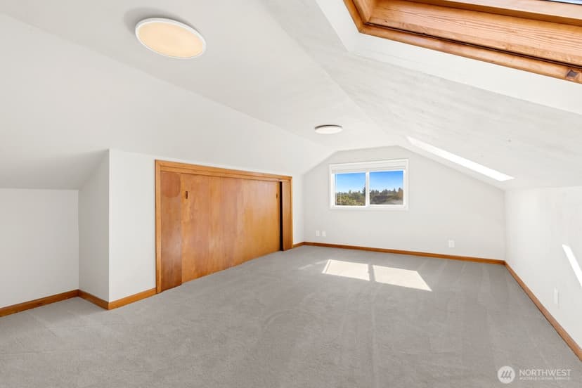 Property photo for 5563 Kenwood Place N, Seattle photo 19
