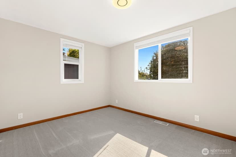 Property photo for 5563 Kenwood Place N, Seattle photo 17