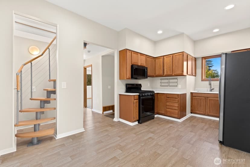 Property photo for 5563 Kenwood Place N, Seattle photo 11