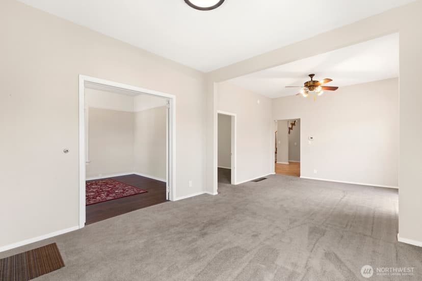 Property photo for 5563 Kenwood Place N, Seattle photo 9