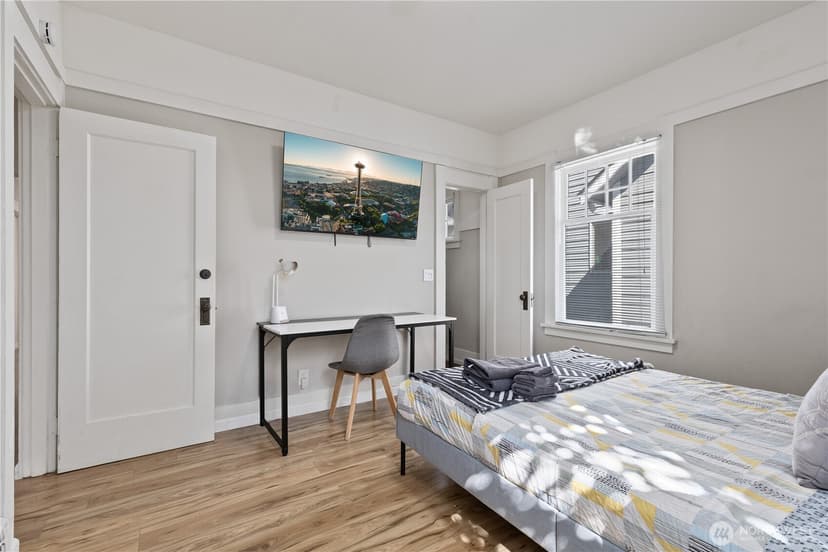 Property photo for 4812 Aurora Avenue N, Seattle photo 16