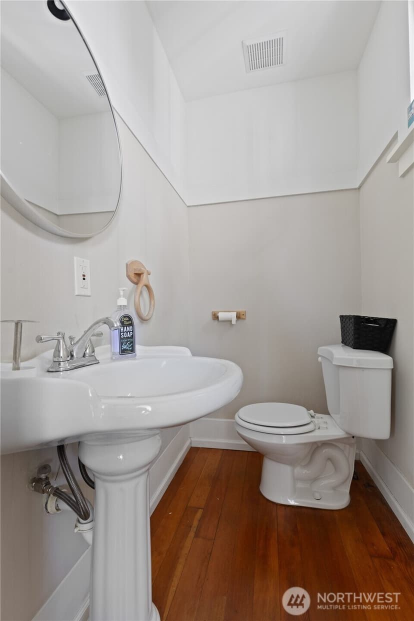 Property photo for 4812 Aurora Avenue N, Seattle photo 18
