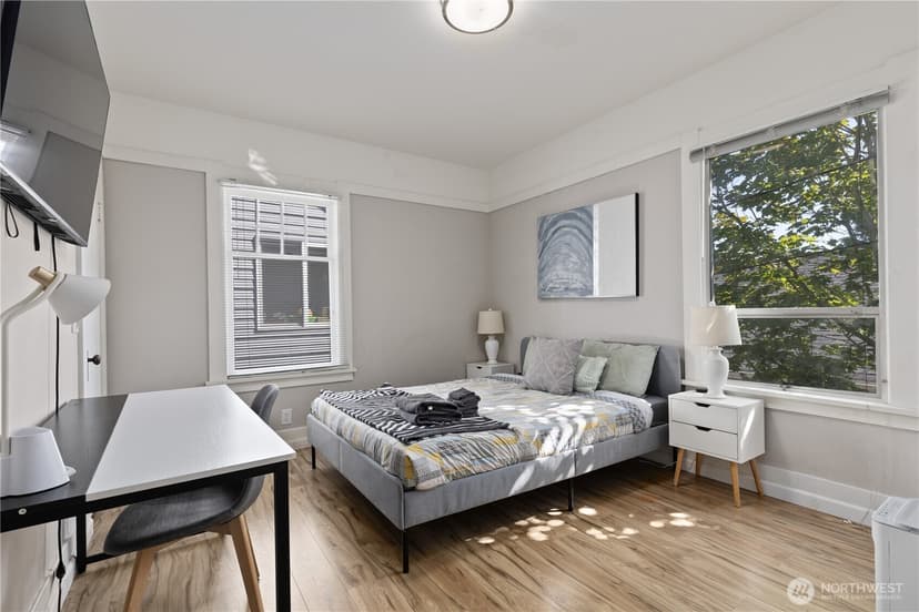 Property photo for 4812 Aurora Avenue N, Seattle photo 15