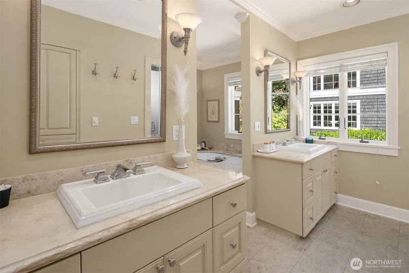 Property photo for 5506 NE Penrith Road, Seattle photo 22