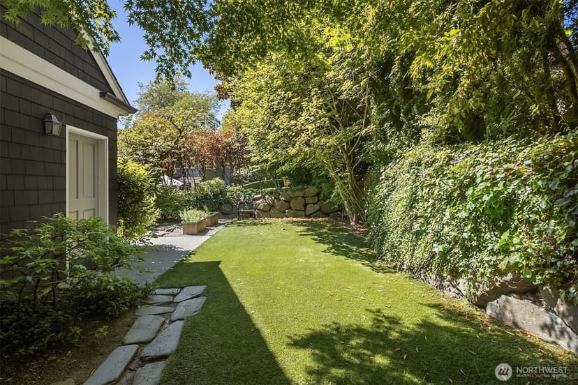 Property photo for 5506 NE Penrith Road, Seattle photo 5