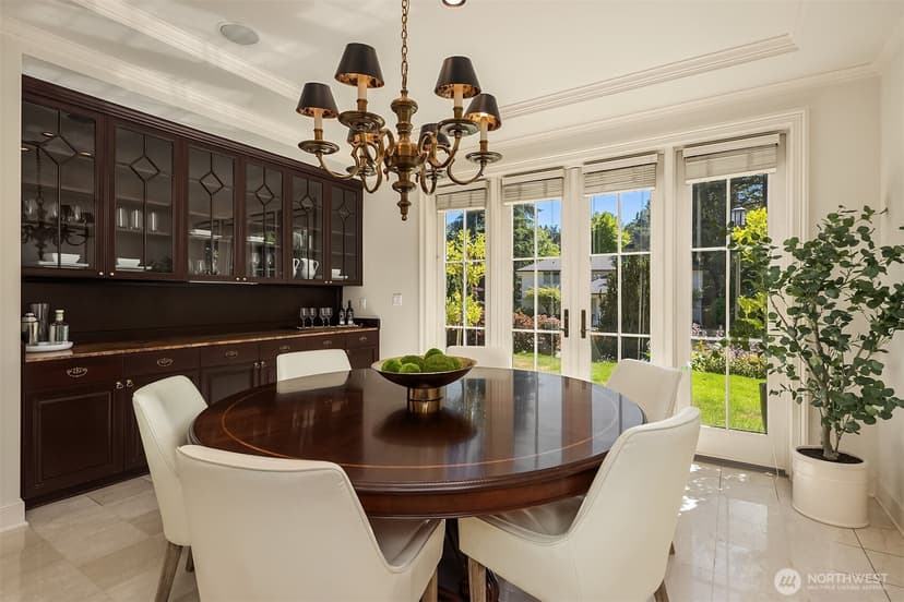 Property photo for 5506 NE Penrith Road, Seattle photo 16