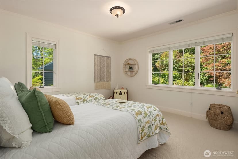 Property photo for 5506 NE Penrith Road, Seattle photo 25