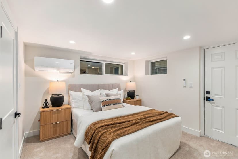 Property photo for 5817 56th Avenue NE, Seattle photo 19