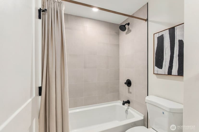 Property photo for 5817 56th Avenue NE, Seattle photo 23