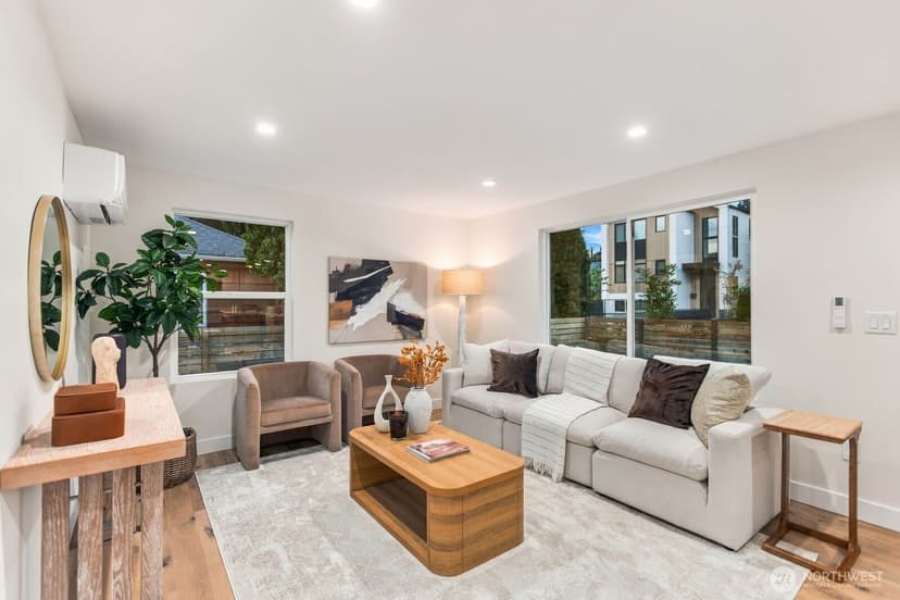 Property photo for 5817 56th Avenue NE, Seattle photo 6