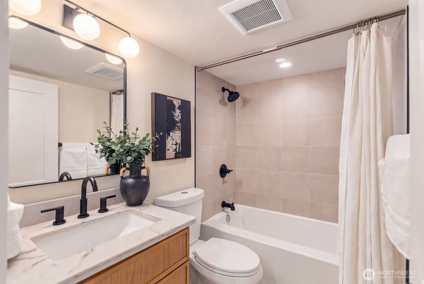 Property photo for 5817 56th Avenue NE, Seattle photo 22
