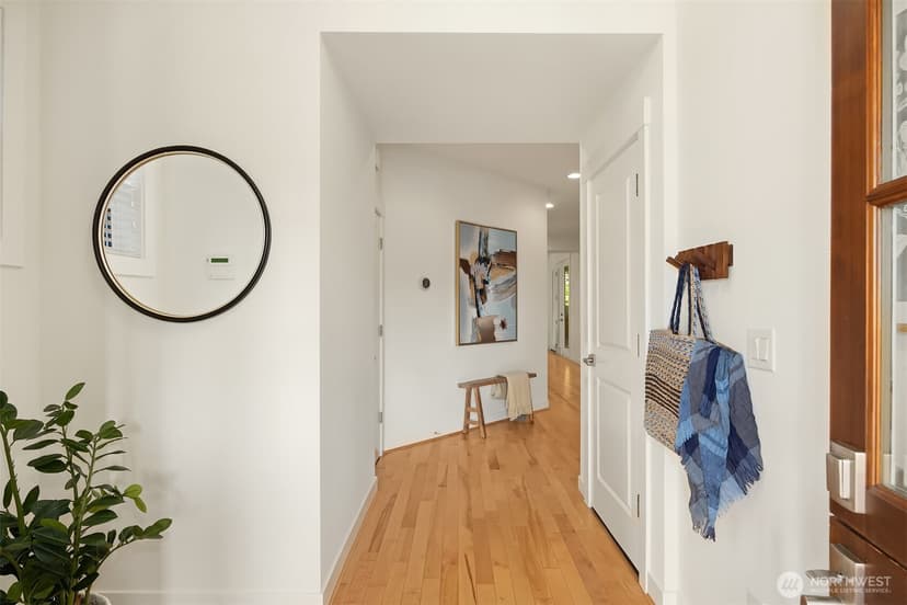 Property photo for 1703 NE Falls Drive, Issaquah photo 4