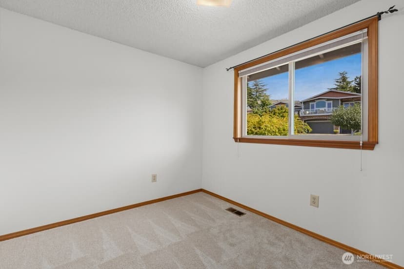 Property photo for 7404 100th Avenue SW, Lakewood photo 28
