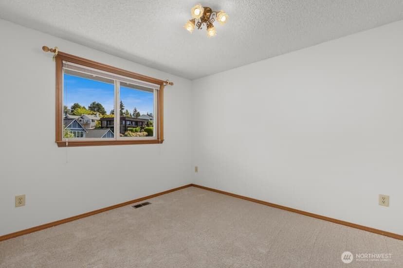 Property photo for 7404 100th Avenue SW, Lakewood photo 27