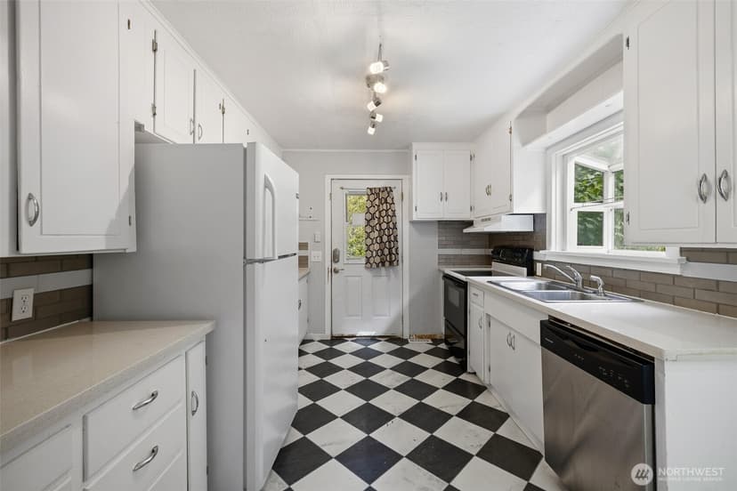 Property photo for 4125 Tracyton Beach Road NW, Bremerton photo 8