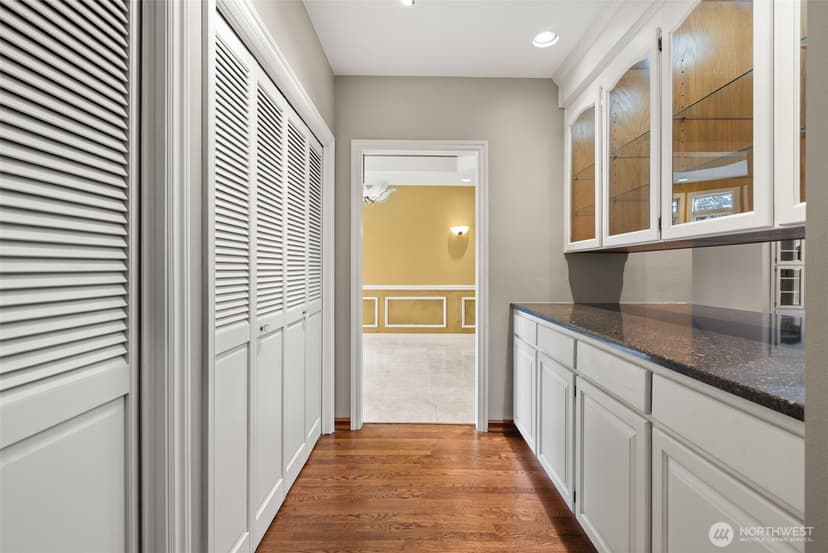 Property photo for 19305 4th Place SW, Normandy Park photo 12
