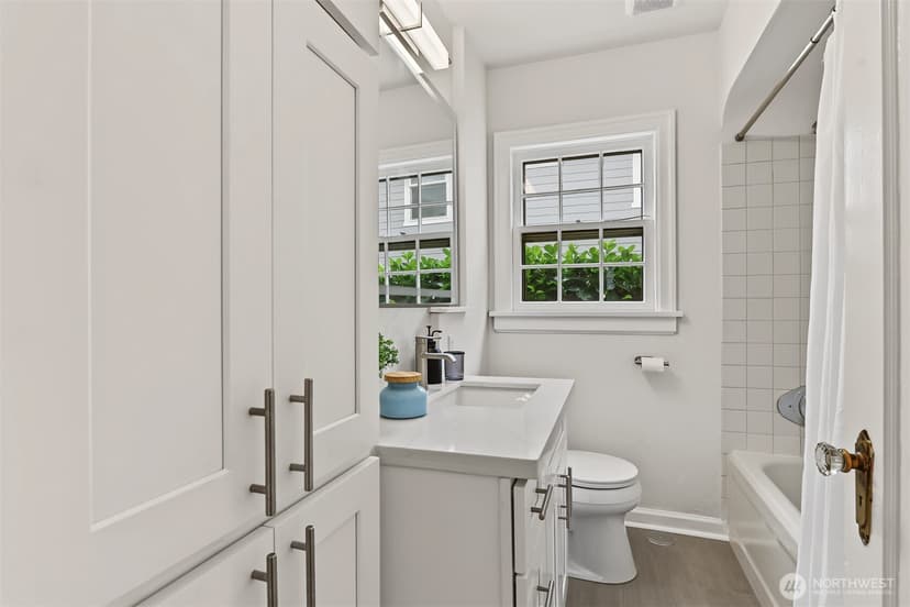 Property photo for 5510 43rd Avenue NE, Seattle photo 24