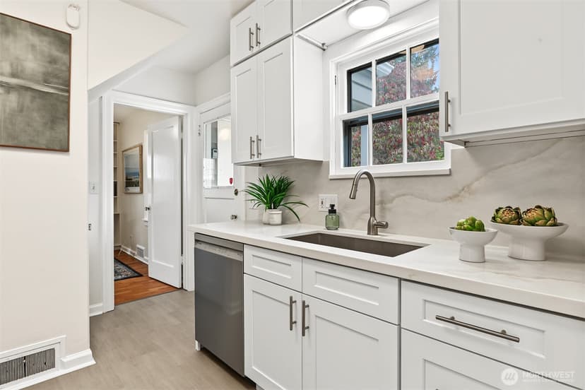 Property photo for 5510 43rd Avenue NE, Seattle photo 18