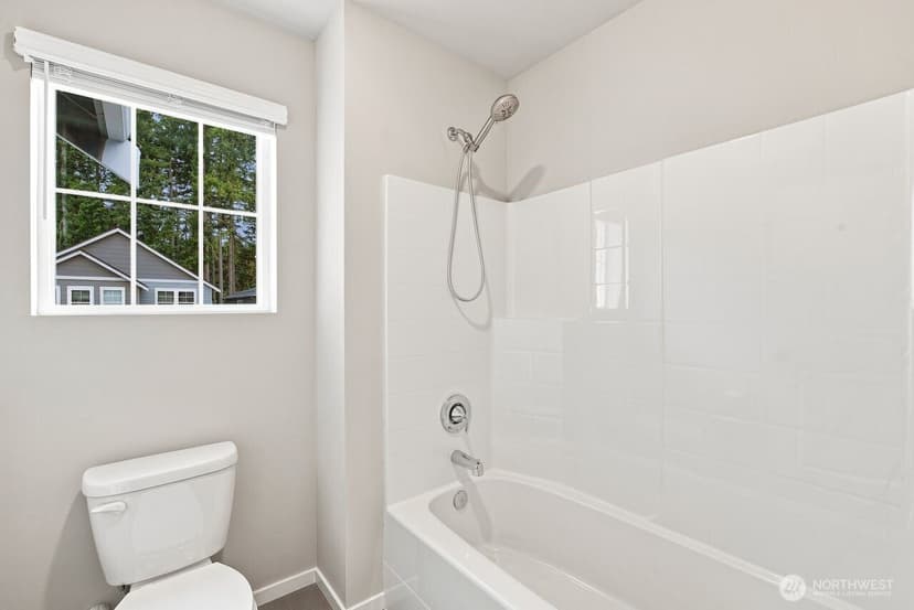 Property photo for 18419 7th Avenue W, Bothell photo 32