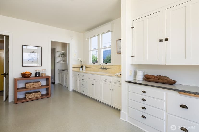 Property photo for 2822 10th Avenue E, Seattle photo 14