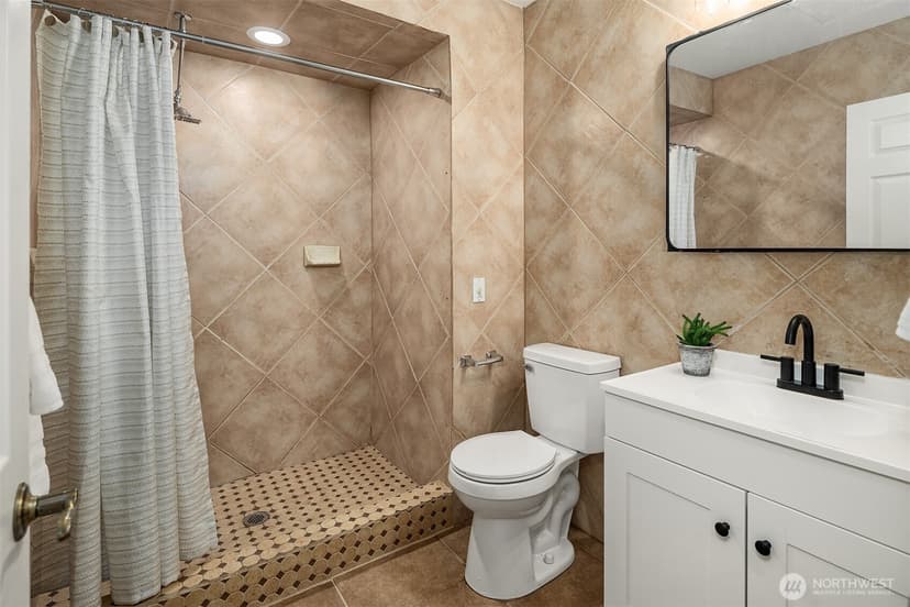 Property photo for 10218 Aqua Way S, Seattle photo 24